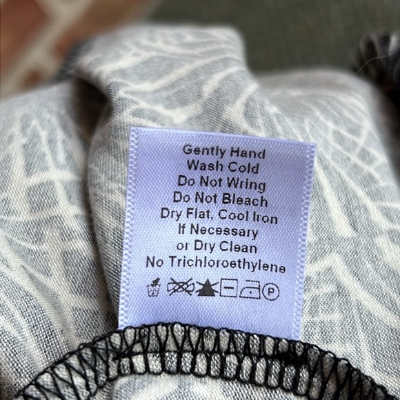 Weston black and white stretch rayon tank jumpsuit with v back. Size small - Picture 6 of 14